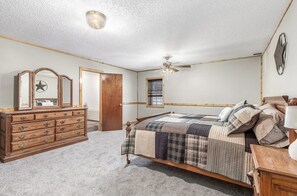 1 bedroom, desk, iron/ironing board, free WiFi