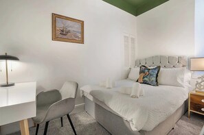 1 dormitorio, tabla de planchar con plancha, wifi gratis y ropa de cama
