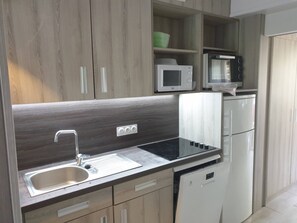 Dishwasher, coffee/tea maker - Location Residence Clubhotel Avec Piscine Pres de la mer ! (Saint-Raphaël)