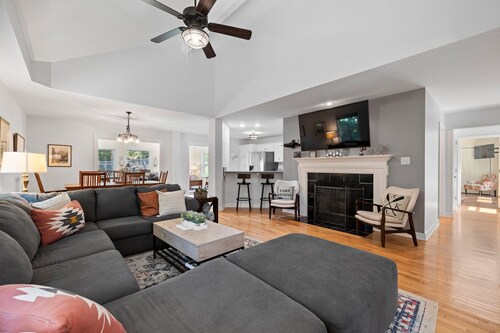 Lake Lure: Hot Tub,King Beds, EV Charger