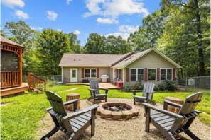Terrace/patio - Lake Lure: Hot Tub,King Beds, EV Charger (Lake Lure)