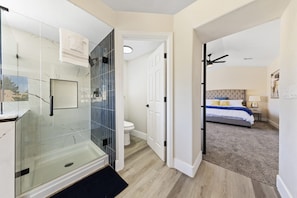 Combined shower/bathtub, hair dryer, towels, soap