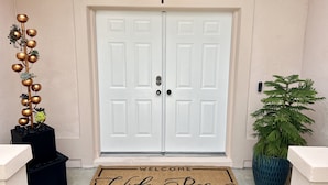 A white double door with a doormat that reads "Welcome Vida Rosa Florida". - Private Heated Pool and Hottub , Pet Friendly, New Golf Cart , Close to shopping (Lady Lake)