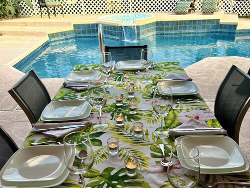 Private Heated Pool and Hottub , Pet Friendly, New Golf Cart , Close to shopping