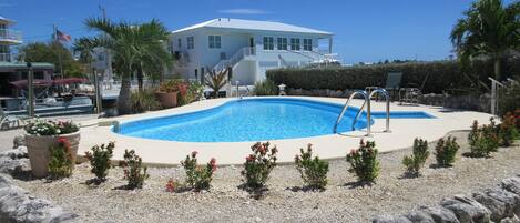 Piscine extérieure, piscine chauffée