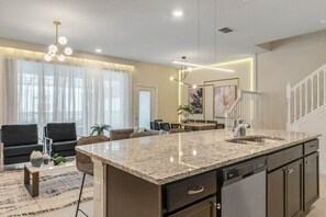 Interior - 5 Bedrooms/4.5 Bathrooms/ Windsor Island (112 JW) (Davenport)