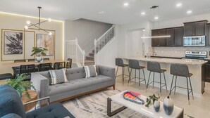 TV - 5 Bedroom/4 Bathroom Windsor Island (112 JW) (Davenport)