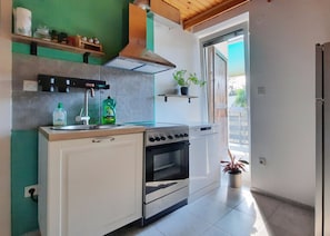 Kühlschrank, Ofen, Herdplatte, Geschirrspüler