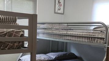 2 bedrooms, desk, iron/ironing board, free WiFi