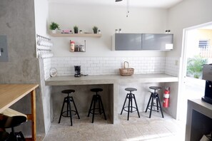 ثلّاجة متوفرة في المنطقة المشتركة، ميكروويف متوفر في المنطقة المشتركة