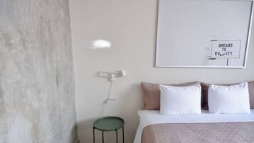 Basic Room (Opal) | Individually decorated, individually furnished, desk, laptop workspace