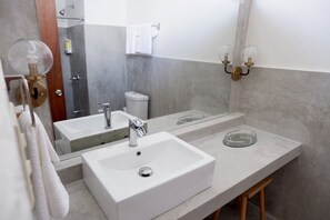 Basic Room (Opal) | Bathroom | Shower, free toiletries, hair dryer, towels - The Emerald (San Juan)