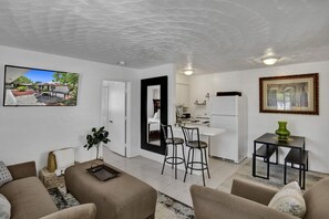 TV - Nomads Nest - Prime Location w Stylish Design (Fort Lauderdale)