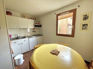 Fridge, microwave, dishwasher, coffee/tea maker