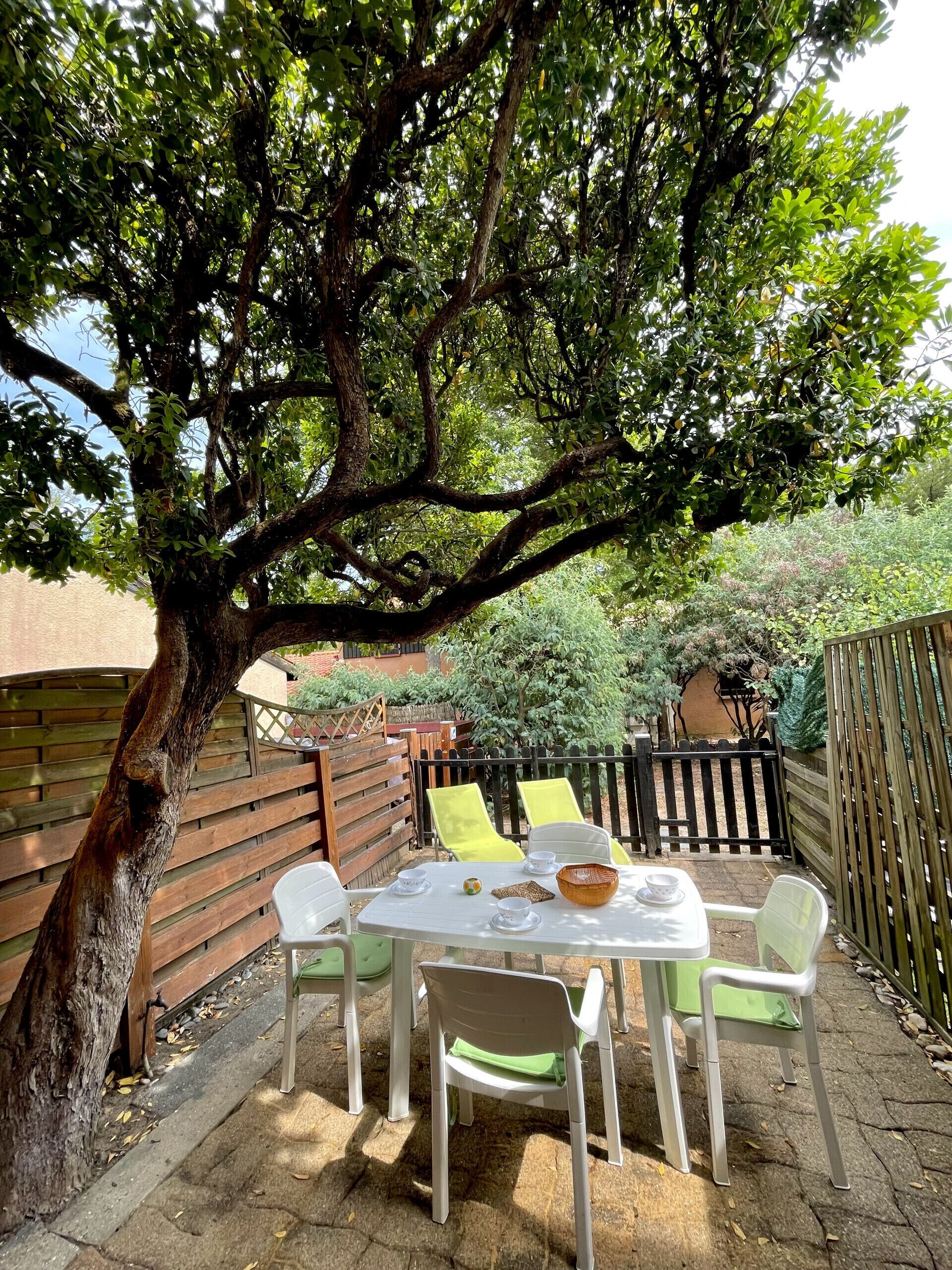 屋外ダイニングエリア