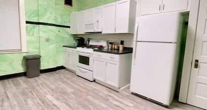 1157#2 / First floor, King bed, Free parking,