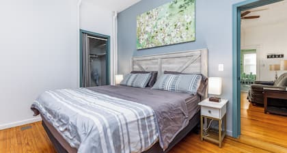 1157#2 / First floor, King bed, Free parking,