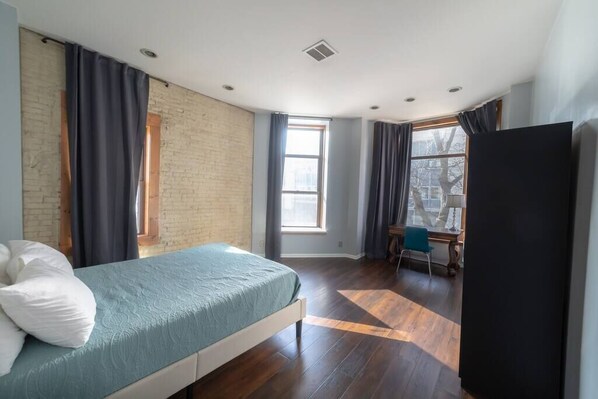 2 bedrooms, iron/ironing board, internet, bed sheets