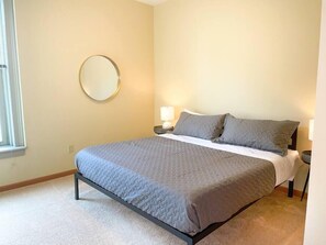 2 makuuhuonetta, silitysrauta/-lauta, Wi-Fi, vuodevaatteet