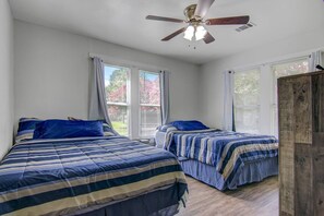 3 Schlafzimmer, Schreibtisch, Bügeleisen/Bügelbrett, WLAN