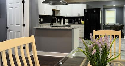 Luxury 4 Br House near USM