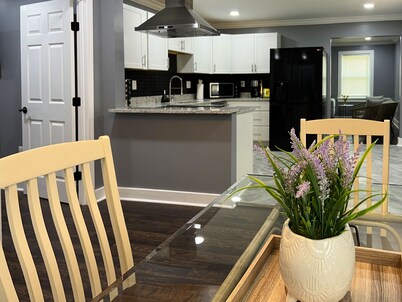 Luxury 4 Br House near USM