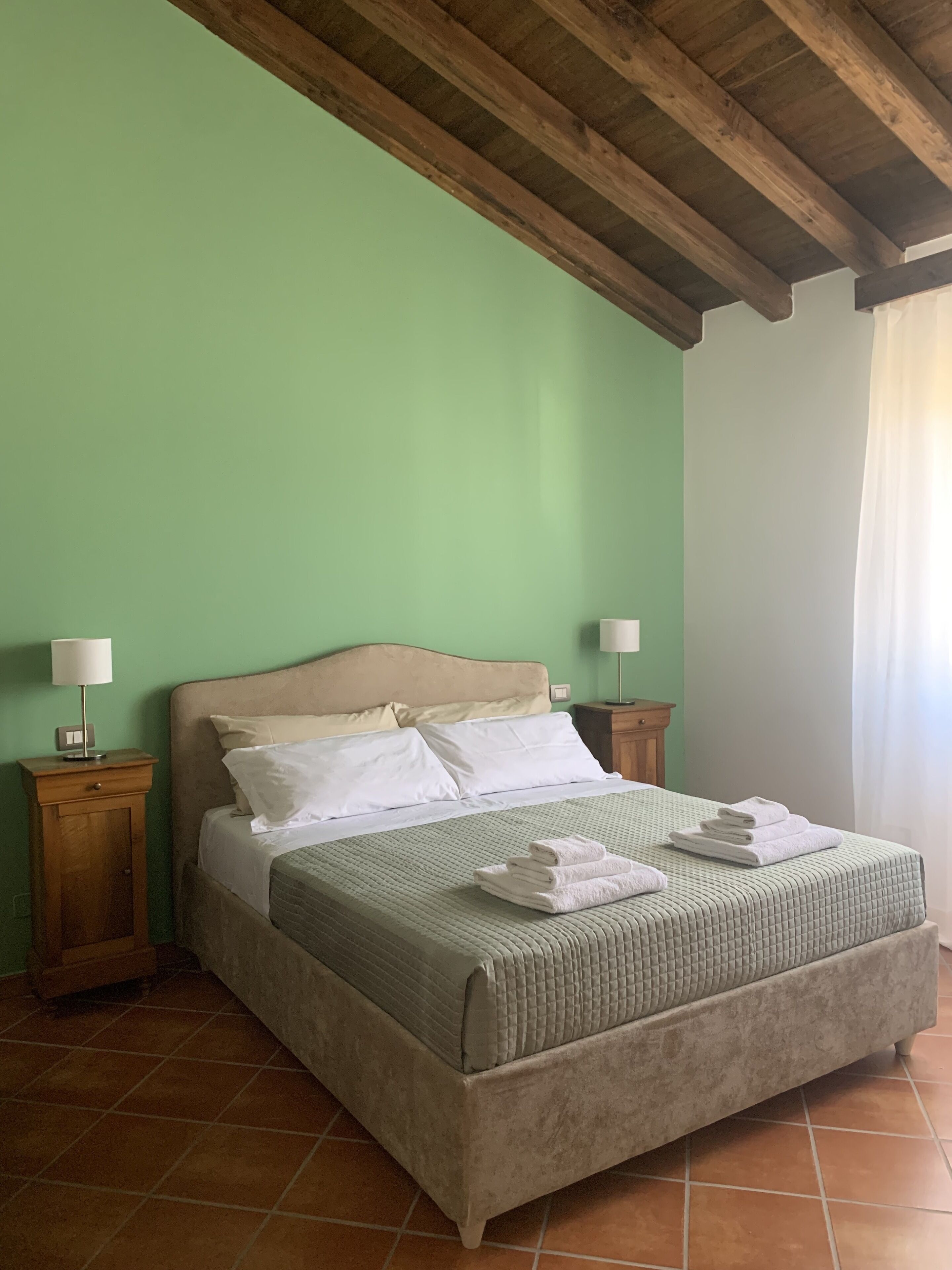 4 camere, ferro/asse da stiro, Wi-Fi, lenzuola