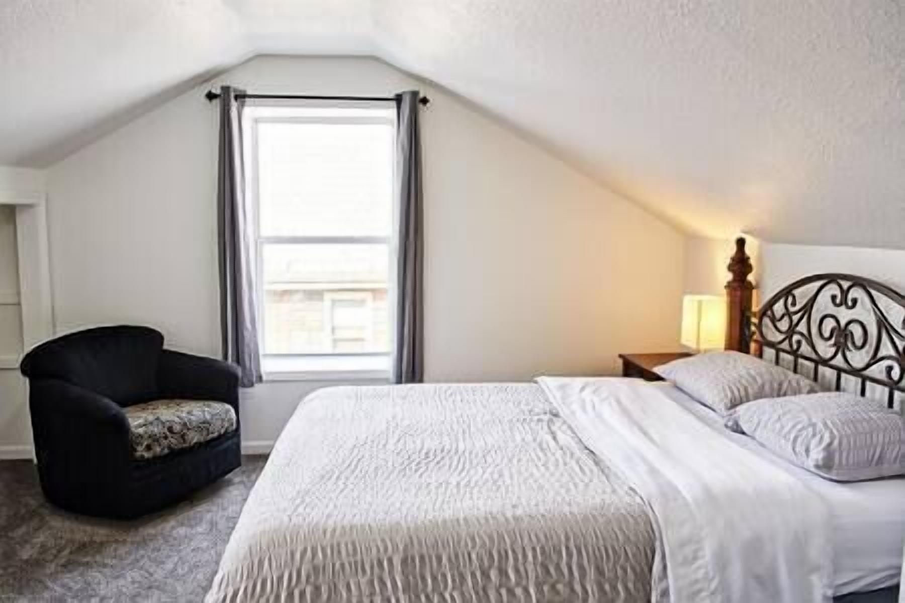 2 bedrooms, iron/ironing board, travel cot, WiFi