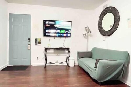 1129#4 / Prime Downtown Dubuque, Cozy Brick Charm