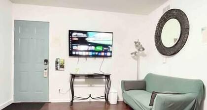 1129#4 / Prime Downtown Dubuque, Cozy Brick Charm