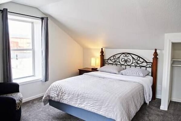 2 bedrooms, iron/ironing board, travel cot, WiFi