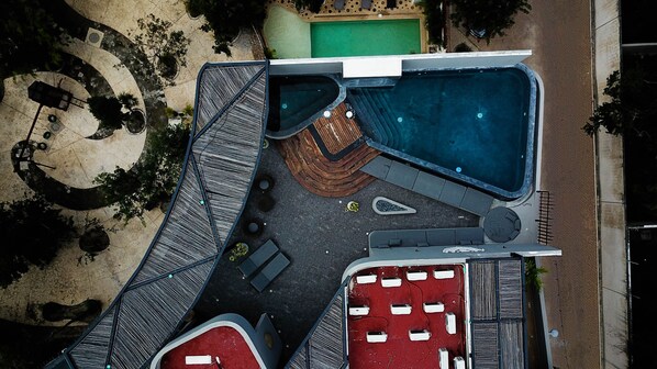 حمّام سباحة خارجي