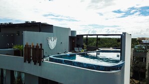 حمّام سباحة خارجي