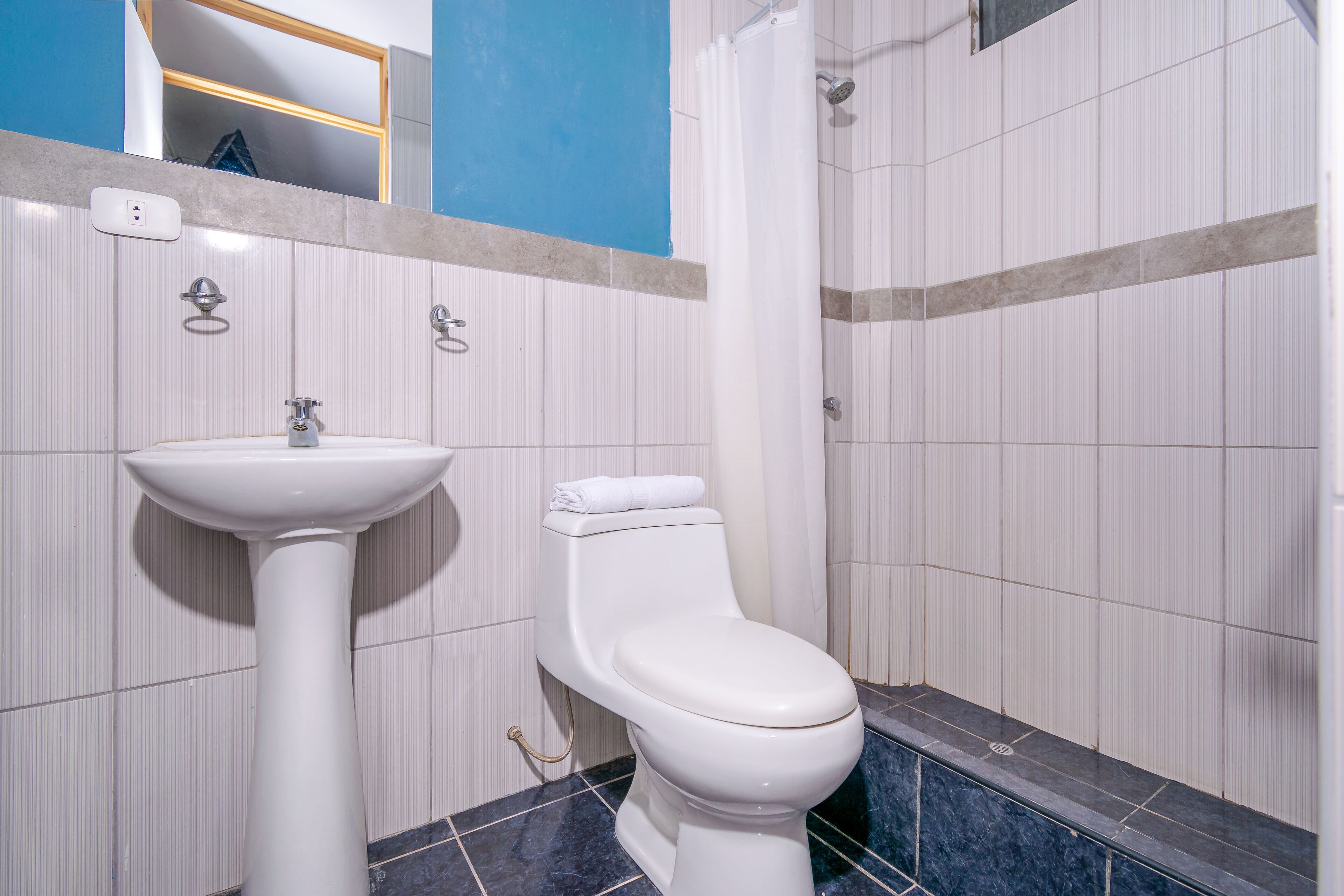 Ducha, artículos de tocador de diseñador, toallas, jabón