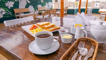 Desayuno continental incluido todos los días