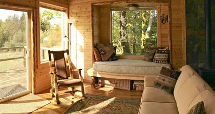 Pond Cottage. A roomy tiny home with a Pond