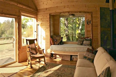 Pond Cottage. A roomy tiny home with a Pond