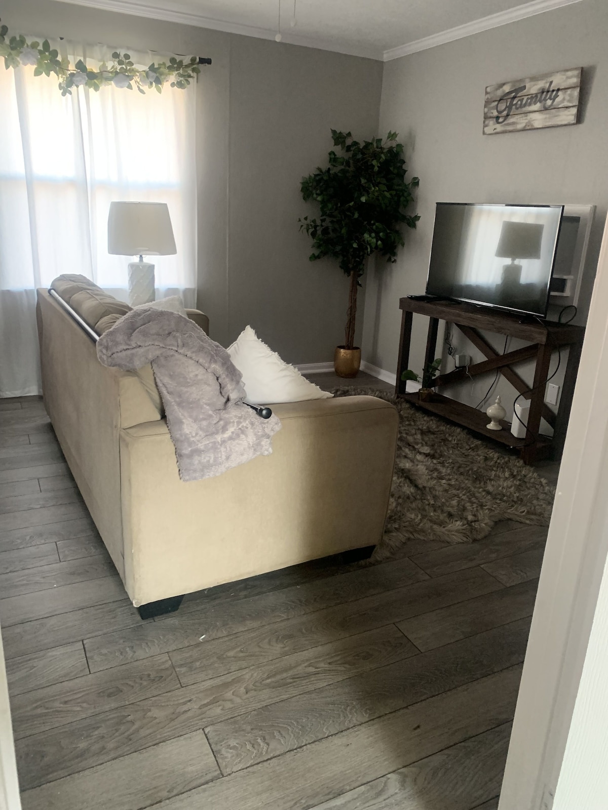 Photo 14 of Cozy escape in the heart of Montrose, mins from entertainment