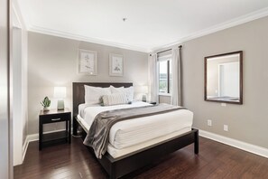 2 chambres, fer et planche à repasser, Wi-Fi, draps fournis