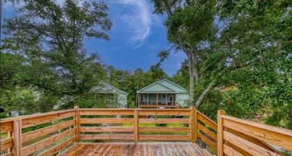 Large newly renovated family home. Sleeps 15. Walking distance to everything.