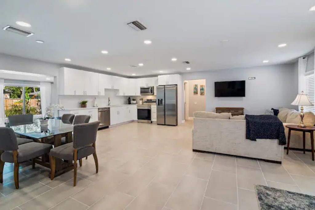 Brilliant 3Br/2Ba + Pool/Backyard & Sofa Bed
