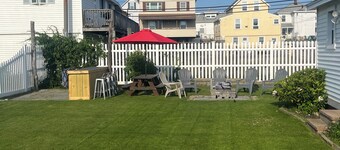 3 to 4 Minute walk to the beach, restaurants and fun!