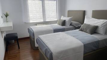 3 bedrooms, desk, iron/ironing board, free WiFi