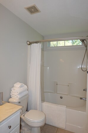 Combined shower/tub, towels, soap, toilet paper