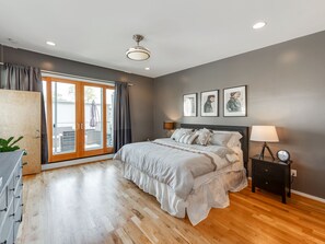 2 bedrooms, desk, free WiFi, bed sheets