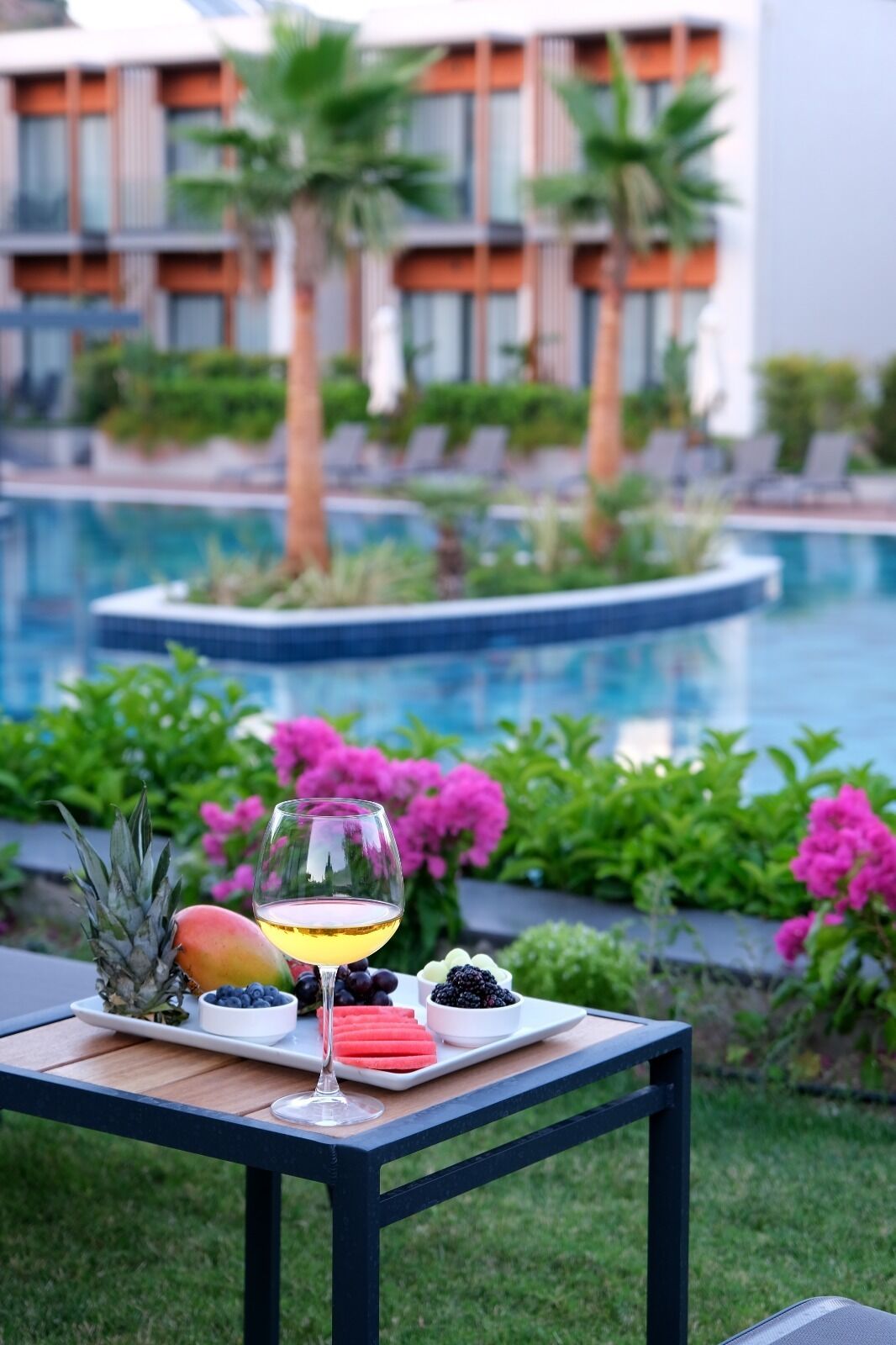 Poolside bar