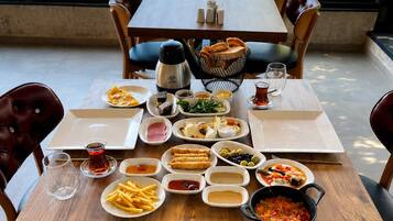 Free daily cooked-to-order breakfast
