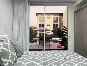 3 bedrooms, free WiFi - Modern beach Condo With Jacuzzi and pool (Playa Herradura)