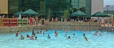 Piscine couverte, piscine extérieure