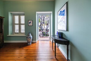 Suite – junior | Skrivebord, blendingsgardiner, wi-fi (inkludert) og sengetøy